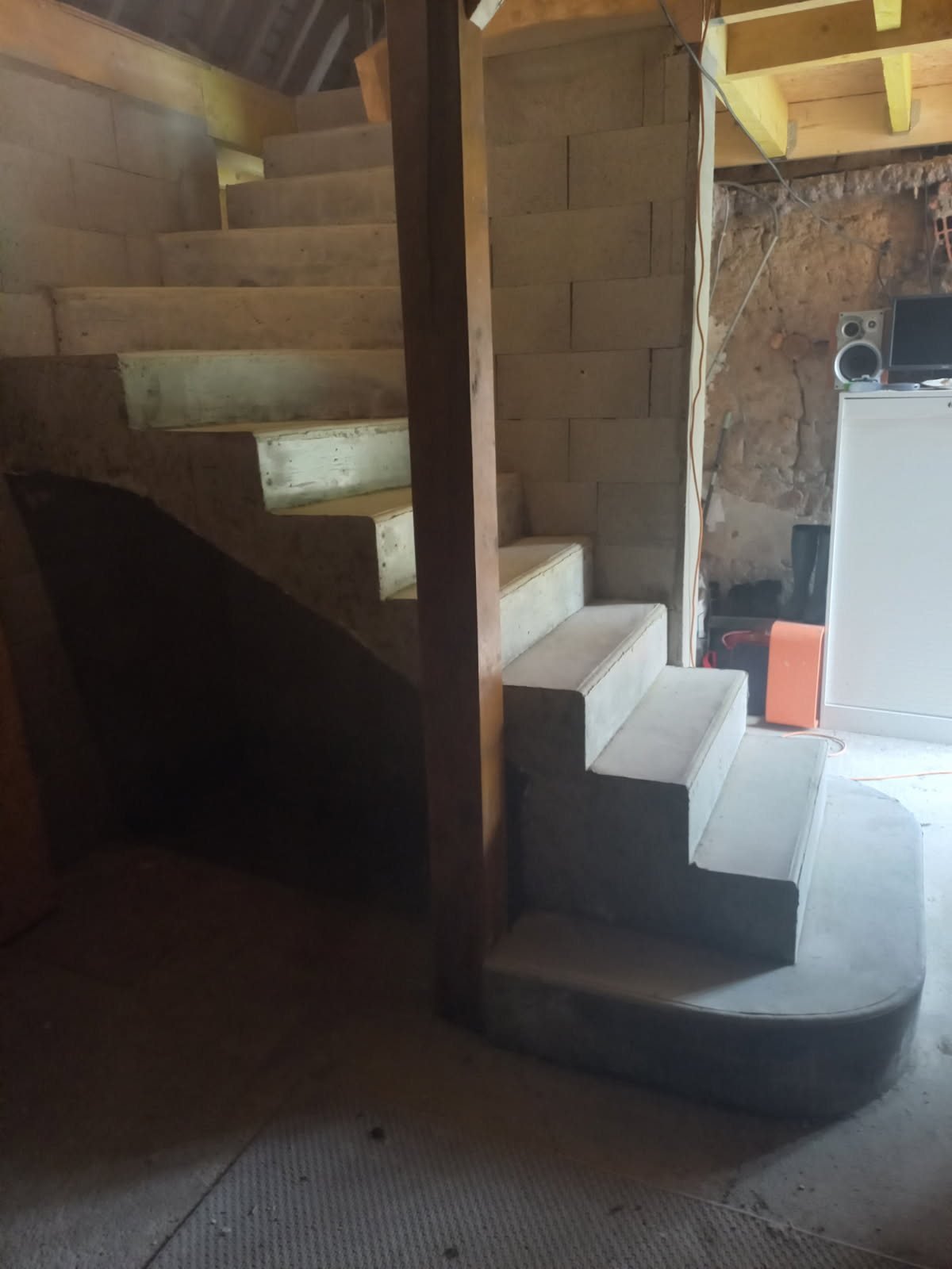 Escalier en béton après décoffrage